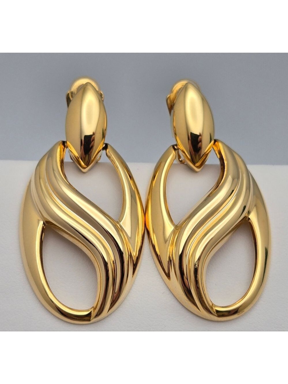 Vintage1980s Modernist Gold Tone Doorknocker Clip On Earrings